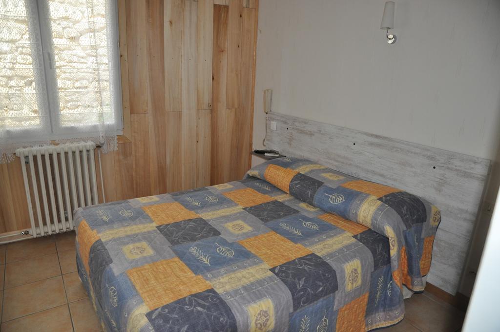 Auberge Des Platanes Ла-Рок-Гажак Номер фото